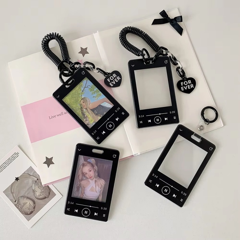 سلسلة مفاتيح سوداء قابلة للسحب - مراجعة Collector Card Sleeve وسعره
